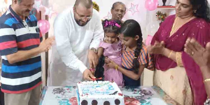 കോവിഡ് അനാഥയാക്കിയ സഞ്ജനയുടെ ജന്മദിനം സനാഥമാക്കി സൗഹൃദവേദി കോവിഡ് അനാഥയാക്കിയ സഞ്ജനയുടെ ജന്മദിനം സനാഥമാക്കി സൗഹൃദവേദി