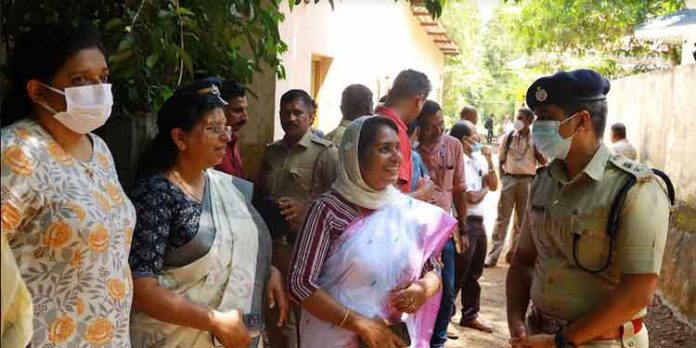 നരബലിയും ഇതിന് സ്ത്രീകള് ഇരകളാകുന്നതും അതീവ ഗൗരവമേറിയ വിഷയങ്ങള് : വനിതാ കമ്മീഷന് നരബലിയും ഇതിന് സ്ത്രീകള് ഇരകളാകുന്നതും അതീവ ഗൗരവമേറിയ വിഷയങ്ങള് : വനിതാ കമ്മീഷന്