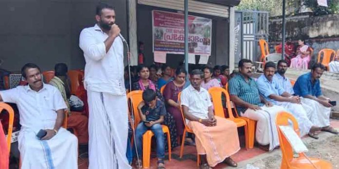 പെരുനാട് ശുഭാനന്ദ ശാന്തി ആശ്രമത്തിന്റെ പ്രവര്ത്തനത്തില് ദുരൂഹത ; പൗരസമിതി പ്രതിഷേധ ധര്ണ്ണ നടത്തി പെരുനാട് ശുഭാനന്ദ ശാന്തി ആശ്രമത്തിന്റെ പ്രവര്ത്തനത്തില് ദുരൂഹത ; പൗരസമിതി പ്രതിഷേധ ധര്ണ്ണ നടത്തി