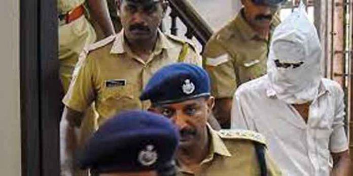 ഇലന്തൂര് നരബലിക്കേസ് : ഷാഫിയെ ആലപ്പുഴ രാമങ്കരിയില് എത്തിച്ച് തെളിവെടുപ്പ് നടത്തി ഇലന്തൂര് നരബലിക്കേസ് : ഷാഫിയെ ആലപ്പുഴ രാമങ്കരിയില് എത്തിച്ച് തെളിവെടുപ്പ് നടത്തി