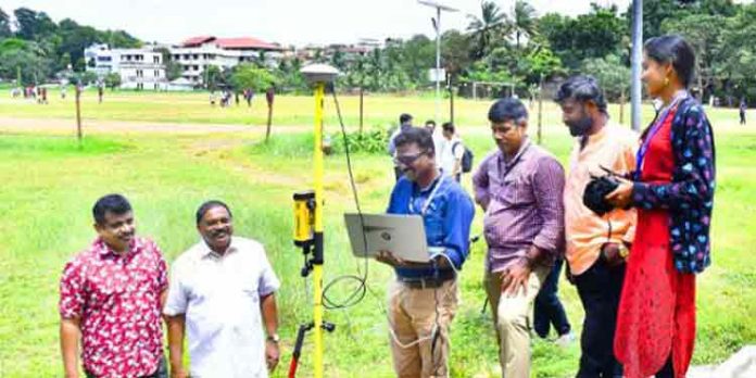 പത്തനംതിട്ട സ്റ്റേഡിയം നിര്മാണം : ഡിജിപിഎസ് സര്വേ പുരോഗമിക്കുന്നു പത്തനംതിട്ട സ്റ്റേഡിയം നിര്മാണം : ഡിജിപിഎസ് സര്വേ പുരോഗമിക്കുന്നു