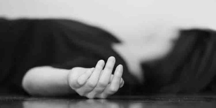 അധ്യാപകര് ശകാരിച്ചതിനു പത്താം ക്ലാസ് വിദ്യാര്ത്ഥി സ്കൂളിന്റെ ടെറസില് നിന്ന് ചാടി മരിച്ചു അധ്യാപകര് ശകാരിച്ചതിനു പത്താം ക്ലാസ് വിദ്യാര്ത്ഥി സ്കൂളിന്റെ ടെറസില് നിന്ന് ചാടി മരിച്ചു