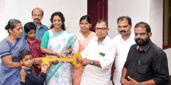 ഡോ.എം.എസ്. സുനിലിന്റെ 258 – മത് സ്നേഹഭവനം അകാലത്തിൽ മാതാപിതാക്കൾ നഷ്ടപ്പെട്ട അലനും ആൽവിനും ഡോ.എം.എസ്. സുനിലിന്റെ 258 – മത് സ്നേഹഭവനം അകാലത്തിൽ മാതാപിതാക്കൾ നഷ്ടപ്പെട്ട അലനും ആൽവിനും