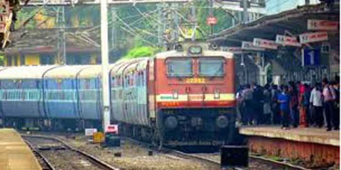 ട്രെയിൻ ടിക്കറ്റ് ട്രാൻസ്ഫർ ചെയ്യാം; യാത്രക്കാർക്ക് ആശ്വസിക്കാം, ഇനി പണം നഷ്ടമാകില്ല ട്രെയിൻ ടിക്കറ്റ് ട്രാൻസ്ഫർ ചെയ്യാം; യാത്രക്കാർക്ക് ആശ്വസിക്കാം, ഇനി പണം നഷ്ടമാകില്ല
