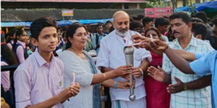 നാഷണൽ സർവീസ് സ്കീം തിരുവല്ല ക്ലസ്റ്ററിന്റെ നേതൃത്വത്തിൽ സമൂഹ ജാഗ്രതാ ജ്യോതിയും ദീപശിഖാ പ്രയാണവും നാഷണൽ സർവീസ് സ്കീം തിരുവല്ല ക്ലസ്റ്ററിന്റെ നേതൃത്വത്തിൽ സമൂഹ ജാഗ്രതാ ജ്യോതിയും ദീപശിഖാ പ്രയാണവും