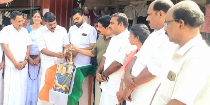 കുമ്പഴ മണ്ഡലം കോൺഗ്രസ് കമ്മറ്റി ഇന്ദിരാജി അനുസ്മരണം നടത്തി കുമ്പഴ മണ്ഡലം കോൺഗ്രസ് കമ്മറ്റി ഇന്ദിരാജി അനുസ്മരണം നടത്തി