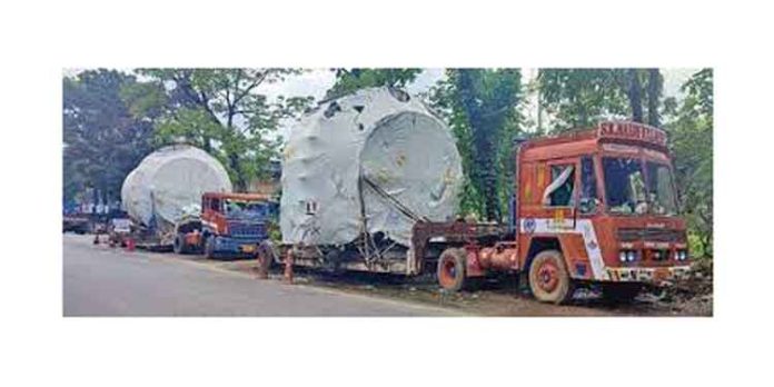 കൂറ്റൻ യന്ത്രം ചുരത്തില് കുടുങ്ങി ; ഒന്നര മാസത്തിനു ശേഷം വഴിയത്രയ്ക്ക് ഒരുങ്ങി കൂറ്റൻ യന്ത്രം ചുരത്തില് കുടുങ്ങി ; ഒന്നര മാസത്തിനു ശേഷം വഴിയത്രയ്ക്ക് ഒരുങ്ങി