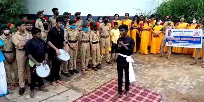 ലഹരിക്കെതിരെയുള്ള ബോധവൽക്കരണ പരിപാടിയുമായി പറക്കോട് അമൃത ബോയ്സ് ഹൈസ്കൂൾ ലഹരിക്കെതിരെയുള്ള ബോധവൽക്കരണ പരിപാടിയുമായി പറക്കോട് അമൃത ബോയ്സ് ഹൈസ്കൂൾ