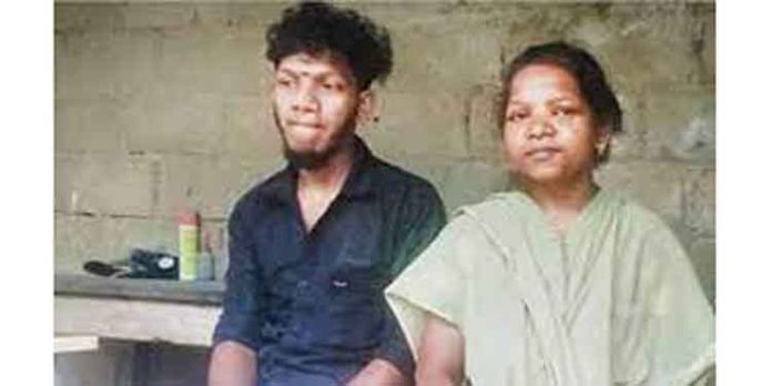 ആദിവാസി യുവാവിനെ കള്ളക്കേസില് കുടുക്കിയ സംഭവം : സരിന്റെ ഓട്ടോയിൽ നിന്നല്ല മാംസം കണ്ടെടുത്തതെന്ന് വാച്ചറുടെ മൊഴി ആദിവാസി യുവാവിനെ കള്ളക്കേസില് കുടുക്കിയ സംഭവം : സരിന്റെ ഓട്ടോയിൽ നിന്നല്ല മാംസം കണ്ടെടുത്തതെന്ന് വാച്ചറുടെ മൊഴി