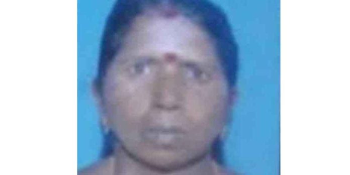 ഭര്ത്താവിനൊപ്പം സ്കൂട്ടറില് സഞ്ചരിക്കുന്നതിനിടെ റോഡില് വീണ യുവതി ടൂറിസ്റ്റ് ബസിനടിയില്പ്പെട്ട് മരിച്ചു ഭര്ത്താവിനൊപ്പം സ്കൂട്ടറില് സഞ്ചരിക്കുന്നതിനിടെ റോഡില് വീണ യുവതി ടൂറിസ്റ്റ് ബസിനടിയില്പ്പെട്ട് മരിച്ചു