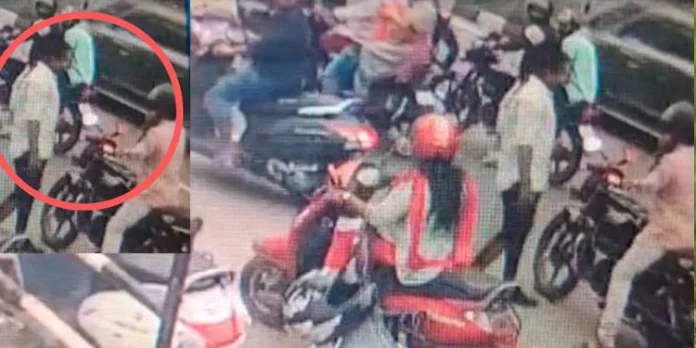 സർക്കാർ ജീവനക്കാരനെ മർദിച്ച സംഭവത്തില് പ്രതികളെ തിരിച്ചറിഞ്ഞു സർക്കാർ ജീവനക്കാരനെ മർദിച്ച സംഭവത്തില് പ്രതികളെ തിരിച്ചറിഞ്ഞു