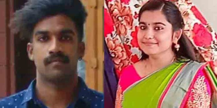 ഷാരോൺ വധക്കേസ് : ഗ്രീഷ്മയെ തെളിവെടുപ്പിനെത്തിക്കാൻ പോലീസ് ശ്രമം – കസ്റ്റഡി അപേക്ഷ നൽകും ഷാരോൺ വധക്കേസ് : ഗ്രീഷ്മയെ തെളിവെടുപ്പിനെത്തിക്കാൻ പോലീസ് ശ്രമം – കസ്റ്റഡി അപേക്ഷ നൽകും