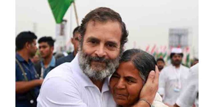 സാമൂഹ്യ വിവേചനത്തിനും അനീതിക്കുമെതിരായ തന്റെ പോരാട്ടത്തിന്റെ പ്രതീകമാണ് രോഹിത് വെമുലയെന്ന് കോണ്ഗ്രസ് നേതാവ് രാഹുല് ഗാന്ധി സാമൂഹ്യ വിവേചനത്തിനും അനീതിക്കുമെതിരായ തന്റെ പോരാട്ടത്തിന്റെ പ്രതീകമാണ് രോഹിത് വെമുലയെന്ന് കോണ്ഗ്രസ് നേതാവ് രാഹുല് ഗാന്ധി