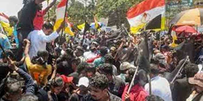 വിഴിഞ്ഞത്ത് ബലപ്രയോഗം പറ്റില്ലെന്ന് പോലീസ് ഹൈക്കോടതിയിൽ വിഴിഞ്ഞത്ത് ബലപ്രയോഗം പറ്റില്ലെന്ന് പോലീസ് ഹൈക്കോടതിയിൽ