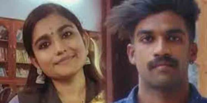 ഗ്രീഷ്മയുടെ അമ്മയും അമ്മാവനും ഹൈക്കോടതിയിൽ ജാമ്യഹർജി നൽകി ഗ്രീഷ്മയുടെ അമ്മയും അമ്മാവനും ഹൈക്കോടതിയിൽ ജാമ്യഹർജി നൽകി