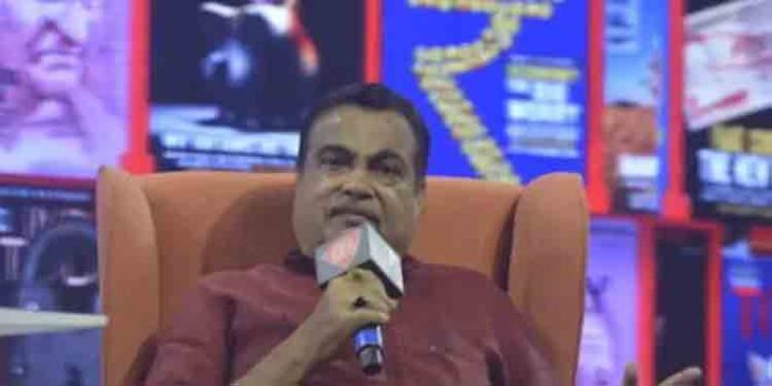 2024 ഓടെ 50% റോഡപകടങ്ങള് കുറയ്ക്കുമെന്ന് നിതിന് ഗഡ്കരി 2024 ഓടെ 50% റോഡപകടങ്ങള് കുറയ്ക്കുമെന്ന് നിതിന് ഗഡ്കരി