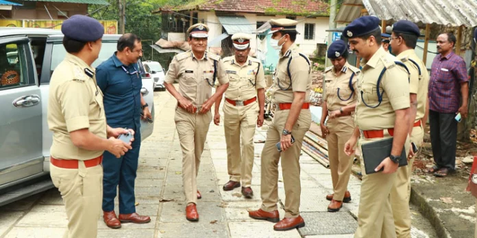 ശബരിമല തീര്ഥാടനം : സുരക്ഷാക്രമീകരണങ്ങള് സംസ്ഥാന പോലീസ് മേധാവി നേരിട്ട് വിലയിരുത്തി ശബരിമല തീര്ഥാടനം : സുരക്ഷാക്രമീകരണങ്ങള് സംസ്ഥാന പോലീസ് മേധാവി നേരിട്ട് വിലയിരുത്തി