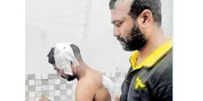 ബേക്കറിയില് സിഗരറ്റ് ലഭിക്കാത്തതിനെത്തുടര്ന്ന് യുവാക്കള് സംഘം ചേര്ന്ന് കടയുടമയെ മര്ദിച്ചതായി പരാതി ബേക്കറിയില് സിഗരറ്റ് ലഭിക്കാത്തതിനെത്തുടര്ന്ന് യുവാക്കള് സംഘം ചേര്ന്ന് കടയുടമയെ മര്ദിച്ചതായി പരാതി