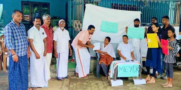 സിപിഎം ജില്ലാ സെക്രട്ടറിക്ക് കത്തെഴുതിയ മേയർ ആര്യാ രാജേന്ദ്രൻ്റെ നടപടിയിൽ പ്രതിഷേധിച്ച് യൂത്ത് കോൺഗ്രസ് പ്രതീകാത്മക പ്രതിഷേധം സംഘടിപ്പിച്ചു സിപിഎം ജില്ലാ സെക്രട്ടറിക്ക് കത്തെഴുതിയ മേയർ ആര്യാ രാജേന്ദ്രൻ്റെ നടപടിയിൽ പ്രതിഷേധിച്ച് യൂത്ത് കോൺഗ്രസ് പ്രതീകാത്മക പ്രതിഷേധം സംഘടിപ്പിച്ചു