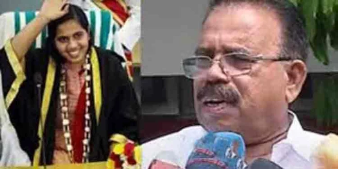 ആനാവൂര് നാഗപ്പനെ മാറ്റിയാല് കത്ത് വിവാദത്തെ തുടര്ന്നെന്ന് ആരോപണം ഉയരും ആനാവൂര് നാഗപ്പനെ മാറ്റിയാല് കത്ത് വിവാദത്തെ തുടര്ന്നെന്ന് ആരോപണം ഉയരും