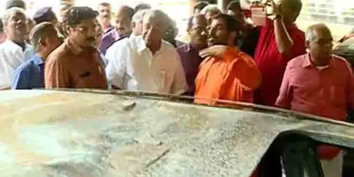 സന്ദീപാനന്ദഗിരിയുടെ ആശ്രമം കത്തിച്ച സംഭവത്തിൽ തന്റെ സഹോദരന് പങ്കുണ്ടെന്ന് യുവാവിന്റെ വെളിപ്പെടുത്തൽ സന്ദീപാനന്ദഗിരിയുടെ ആശ്രമം കത്തിച്ച സംഭവത്തിൽ തന്റെ സഹോദരന് പങ്കുണ്ടെന്ന് യുവാവിന്റെ വെളിപ്പെടുത്തൽ