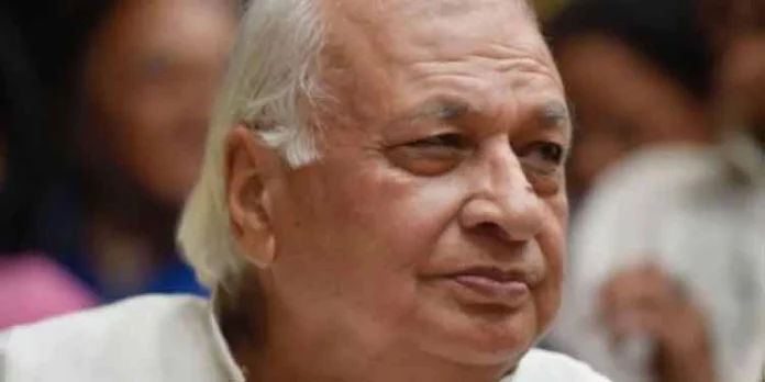ഗവർണറെ `ഒഴിവാക്കും´? ഇകെ നായനാരുടെ തന്ത്രം പ്രയോഗിച്ച് പിണറായി ഗവർണറെ `ഒഴിവാക്കും´? ഇകെ നായനാരുടെ തന്ത്രം പ്രയോഗിച്ച് പിണറായി