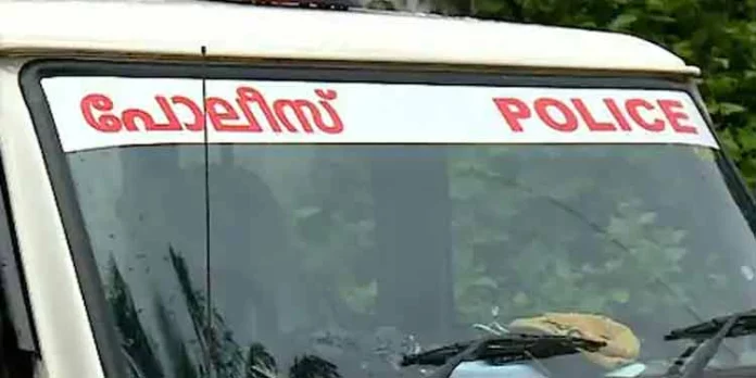 പോലീസിനേയും ഡോക്ടറേയും കയ്യേറ്റം ചെയ്യാൻ ശ്രമിച്ച സൈനികന് അറസ്റ്റില് പോലീസിനേയും ഡോക്ടറേയും കയ്യേറ്റം ചെയ്യാൻ ശ്രമിച്ച സൈനികന് അറസ്റ്റില്