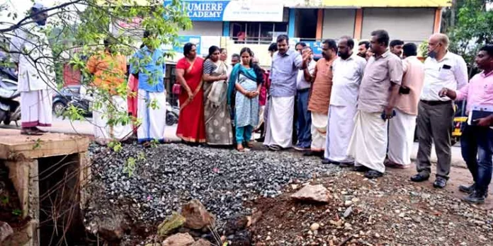 പുനലൂർ മൂവാറ്റുപുഴ റോഡ് പ്രവർത്തിയുടെ പുരോഗതി ; യോഗം നടന്നു പുനലൂർ മൂവാറ്റുപുഴ റോഡ് പ്രവർത്തിയുടെ പുരോഗതി ; യോഗം നടന്നു