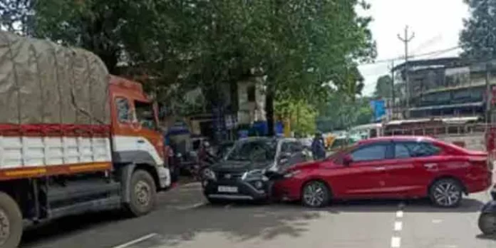 ഭരണങ്ങാനത്ത് കാറുകള് കൂട്ടിയിടിച്ച് അപകടം ; ആര്ക്കും പരിക്കില്ല ഭരണങ്ങാനത്ത് കാറുകള് കൂട്ടിയിടിച്ച് അപകടം ; ആര്ക്കും പരിക്കില്ല