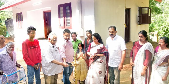 ഡോ. എം.എസ്.സുനിലിന്റെ 260 – മത് സ്നേഹ ഭവനം സദുവിന്റെ അഞ്ചംഗ കുടുംബത്തിന് ഡോ. എം.എസ്.സുനിലിന്റെ 260 – മത് സ്നേഹ ഭവനം സദുവിന്റെ അഞ്ചംഗ കുടുംബത്തിന്