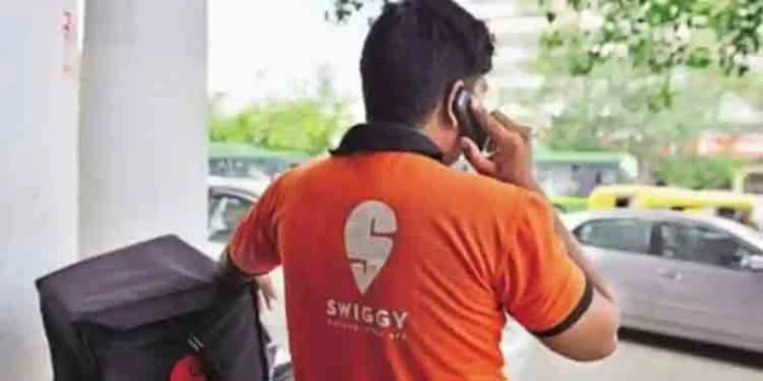 കൊച്ചിയില് സ്വിഗ്ഗി വിതരണക്കാരുടെ അനിശ്ചിതകാല സമരം കൊച്ചിയില് സ്വിഗ്ഗി വിതരണക്കാരുടെ അനിശ്ചിതകാല സമരം