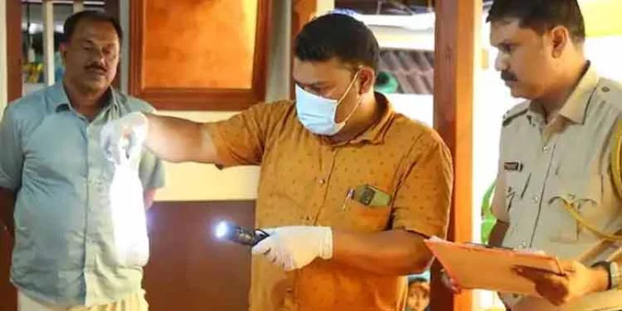 മലപ്പുറത്ത് കല്യാണവീട്ടില് മോഷണം ; 16പവനും 8ലക്ഷവും നഷ്ടപ്പെട്ടു മലപ്പുറത്ത് കല്യാണവീട്ടില് മോഷണം ; 16പവനും 8ലക്ഷവും നഷ്ടപ്പെട്ടു