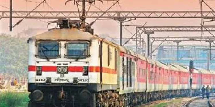 മണ്ഡലകാലം ; 6 സ്പെഷ്യല് ട്രെയിനുകള് പ്രഖ്യാപിച്ച് ദക്ഷിണ പശ്ചിമ റെയില്വേ മണ്ഡലകാലം ; 6 സ്പെഷ്യല് ട്രെയിനുകള് പ്രഖ്യാപിച്ച് ദക്ഷിണ പശ്ചിമ റെയില്വേ