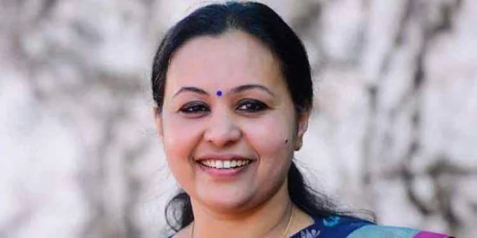 കുട്ടികളെ കേൾക്കണമെന്ന് കുരുന്നുകൾ, കാതോർക്കാൻ സമയം കണ്ടെത്താമെന്ന് മന്ത്രിയുടെ ഉറപ്പ് കുട്ടികളെ കേൾക്കണമെന്ന് കുരുന്നുകൾ, കാതോർക്കാൻ സമയം കണ്ടെത്താമെന്ന് മന്ത്രിയുടെ ഉറപ്പ്