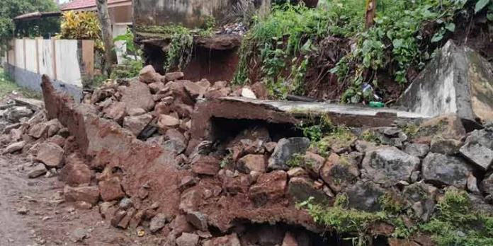 കനത്ത മഴയിൽ കോന്നിയിൽ വ്യാപക നാശനഷ്ടം കനത്ത മഴയിൽ കോന്നിയിൽ വ്യാപക നാശനഷ്ടം