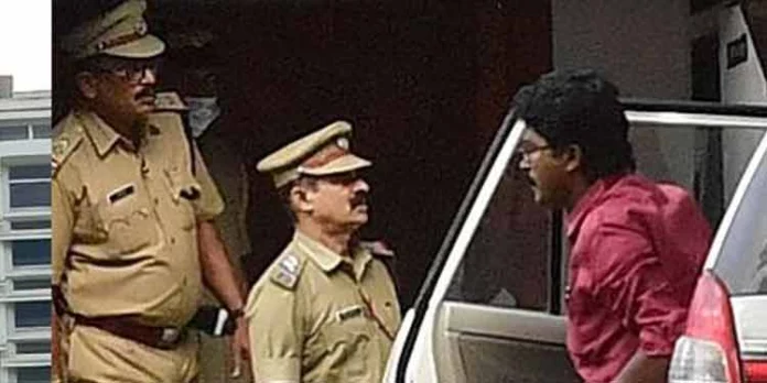 പീഡന പരാതി : സിഡി അടക്കമുള്ള രേഖകള് നാളെ ഹാജരാക്കണമെന്നു ഹൈക്കോടതി പീഡന പരാതി : സിഡി അടക്കമുള്ള രേഖകള് നാളെ ഹാജരാക്കണമെന്നു ഹൈക്കോടതി