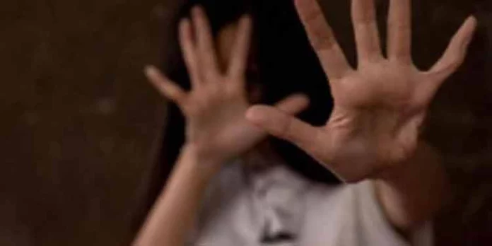 പരാതിയുമായെത്തിയ യുവതിയെ പോലീസ് ഉദ്യോഗസ്ഥന് പീഡിപ്പിക്കാന് ശ്രമo : പരാതി പരാതിയുമായെത്തിയ യുവതിയെ പോലീസ് ഉദ്യോഗസ്ഥന് പീഡിപ്പിക്കാന് ശ്രമo : പരാതി
