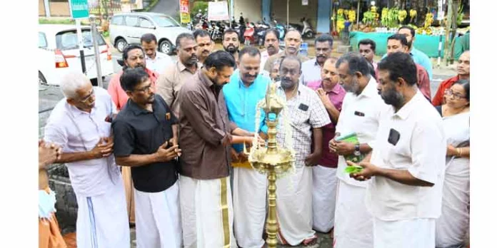 ഇരുപത്തിയെട്ട് ദിവസം നീണ്ടുനിൽക്കുന്ന നാരായണീയ യജ്ഞത്തിന്റെ ഉദ്ഘാടനം നടത്തി ഇരുപത്തിയെട്ട് ദിവസം നീണ്ടുനിൽക്കുന്ന നാരായണീയ യജ്ഞത്തിന്റെ ഉദ്ഘാടനം നടത്തി