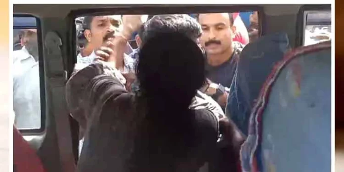 മുംബൈയില് വെച്ച് യുവതിയുടെ രണ്ടുകോടി രൂപ തട്ടിയെടുത്ത യുവാവിനെ കാർ വളഞ്ഞിട്ട് പിടികൂടി മുംബൈയില് വെച്ച് യുവതിയുടെ രണ്ടുകോടി രൂപ തട്ടിയെടുത്ത യുവാവിനെ കാർ വളഞ്ഞിട്ട് പിടികൂടി