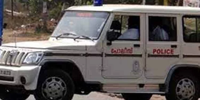 പോലീസ് കാവലിലിരുന്ന കഞ്ചാവ് കേസിലെ പ്രതിയുടെ വീട്ടില് നിന്ന് സ്വര്ണ്ണവും പണവും കവര്ന്ന സംഭവം ; ക്രൈം ബ്രാഞ്ചിലെ സി.ഐ പ്രതി പോലീസ് കാവലിലിരുന്ന കഞ്ചാവ് കേസിലെ പ്രതിയുടെ വീട്ടില് നിന്ന് സ്വര്ണ്ണവും പണവും കവര്ന്ന സംഭവം ; ക്രൈം ബ്രാഞ്ചിലെ സി.ഐ പ്രതി