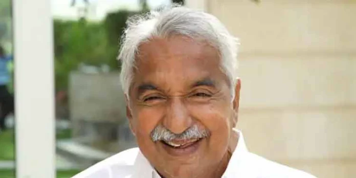 ജര്മനിയിലെ ചികിൽസക്ക് ശേഷം മുൻ മുഖ്യമന്ത്രി ഉമ്മൻ ചാണ്ടി തിരിച്ചെത്തി ജര്മനിയിലെ ചികിൽസക്ക് ശേഷം മുൻ മുഖ്യമന്ത്രി ഉമ്മൻ ചാണ്ടി തിരിച്ചെത്തി