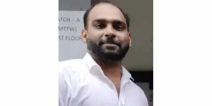 എരുമേലിയിൽ അധ്യാപകനെ കാറിനുള്ളിൽ മരിച്ച നിലയിൽ കണ്ടെത്തി എരുമേലിയിൽ അധ്യാപകനെ കാറിനുള്ളിൽ മരിച്ച നിലയിൽ കണ്ടെത്തി
