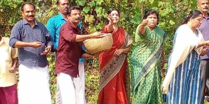 വെള്ളങ്ങൂർ പാടശേഖരത്ത് പഞ്ചായത്ത് പ്രസിഡണ്ട് സി എസ് ബിനോയ് നെൽവിത്ത് വിതക്കൽ ഉദ്ഘാടനം ചെയ്തു വെള്ളങ്ങൂർ പാടശേഖരത്ത് പഞ്ചായത്ത് പ്രസിഡണ്ട് സി എസ് ബിനോയ് നെൽവിത്ത് വിതക്കൽ ഉദ്ഘാടനം ചെയ്തു