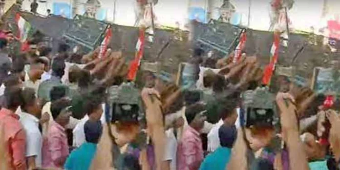മേയര് ആര്യാ രാജേന്ദ്രനെതിരായ പ്രതിഷേധം – തലസ്ഥാനത്ത് ഇന്നും സംഘര്ഷം ; കല്ലേറില് മാധ്യമപ്രവര്ത്തകര്ക്കും പരിക്ക് മേയര് ആര്യാ രാജേന്ദ്രനെതിരായ പ്രതിഷേധം – തലസ്ഥാനത്ത് ഇന്നും സംഘര്ഷം ; കല്ലേറില് മാധ്യമപ്രവര്ത്തകര്ക്കും പരിക്ക്