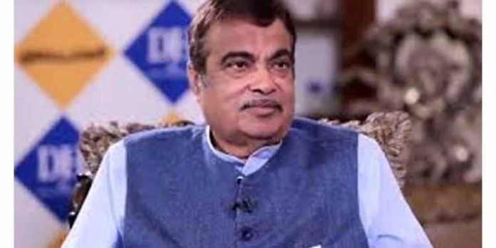 കേന്ദ്ര ഗതാഗത മന്ത്രി നിതിൻ ഗഡ്കരി പൊതുവേദിയിൽ കുഴഞ്ഞുവീണു കേന്ദ്ര ഗതാഗത മന്ത്രി നിതിൻ ഗഡ്കരി പൊതുവേദിയിൽ കുഴഞ്ഞുവീണു