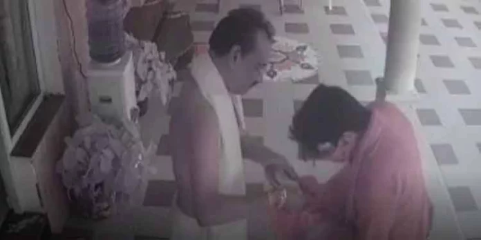 ആന്ധ്രാപ്രദേശില് പ്രതിപക്ഷ പാര്ട്ടിയുടെ പ്രമുഖ നേതാവായ പൊല്നാട്ടി ശേഷഗിരി റാവുവിനെതിരെ സിനിമാ സ്റ്റൈല് ആക്രമണം ആന്ധ്രാപ്രദേശില് പ്രതിപക്ഷ പാര്ട്ടിയുടെ പ്രമുഖ നേതാവായ പൊല്നാട്ടി ശേഷഗിരി റാവുവിനെതിരെ സിനിമാ സ്റ്റൈല് ആക്രമണം