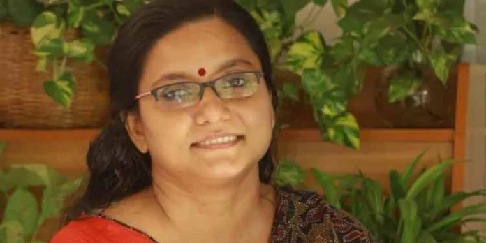 സർവകലാശാലയിലെ നിയമനം സംബന്ധിച്ച കേസിലെ ഹൈക്കോടതി പരാമര്ശത്തിനെതിരെ വീണ്ടും ഫേസ്ബുക്ക് പോസ്റ്റുമായി പ്രിയ വര്ഗീസ് സർവകലാശാലയിലെ നിയമനം സംബന്ധിച്ച കേസിലെ ഹൈക്കോടതി പരാമര്ശത്തിനെതിരെ വീണ്ടും ഫേസ്ബുക്ക് പോസ്റ്റുമായി പ്രിയ വര്ഗീസ്