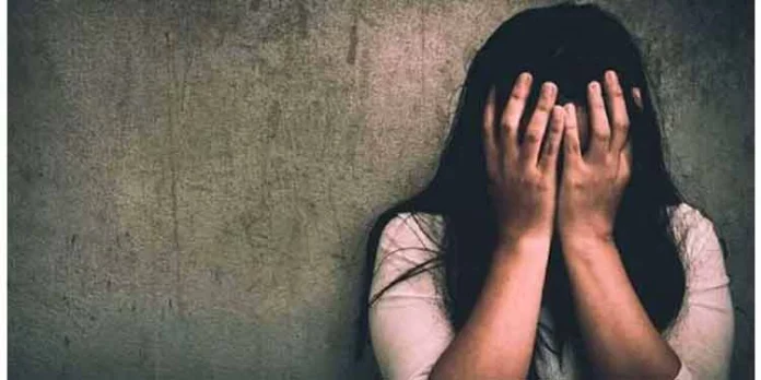 പ്ലസ് വണ് വിദ്യാര്ത്ഥിനിയെ അദ്ധ്യാപകന് പീഡിപ്പിച്ചതായി പരാതി പ്ലസ് വണ് വിദ്യാര്ത്ഥിനിയെ അദ്ധ്യാപകന് പീഡിപ്പിച്ചതായി പരാതി