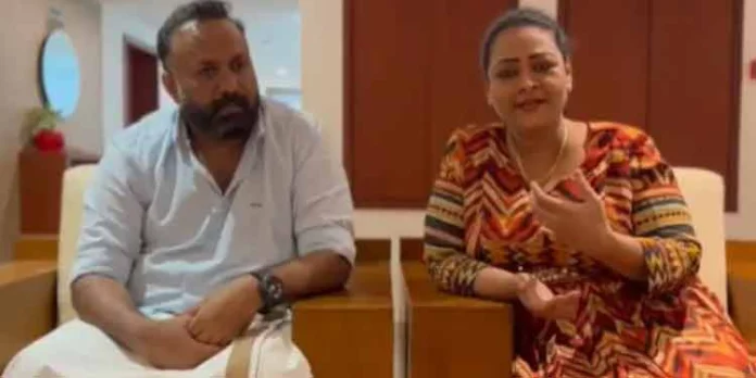 ഷക്കീലയ്ക്ക് അനുമതിയില്ല ; ഒമർ ലുലുവിന്റെ ചിത്രമായ നല്ല സമയം ട്രെയ്ലർ ലോഞ്ച് മാറ്റിവെച്ചു ഷക്കീലയ്ക്ക് അനുമതിയില്ല ; ഒമർ ലുലുവിന്റെ ചിത്രമായ നല്ല സമയം ട്രെയ്ലർ ലോഞ്ച് മാറ്റിവെച്ചു