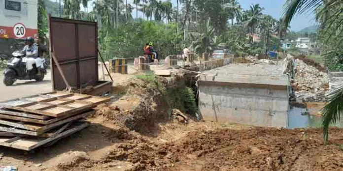 മണ്ഡല കാലം അടുത്തിട്ടും ഒരുക്കങ്ങൾ എങ്ങും എത്തിട്ടില്ല മണ്ഡല കാലം അടുത്തിട്ടും ഒരുക്കങ്ങൾ എങ്ങും എത്തിട്ടില്ല